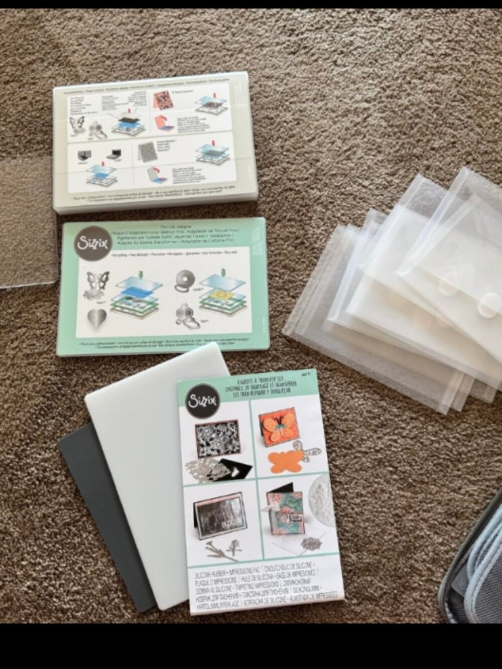 Sizzix Big Shot Foldaway Machine and accessories - Picture 10 of 11